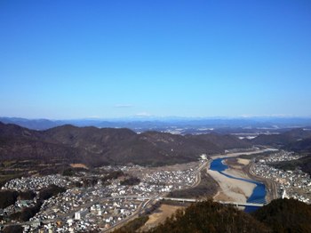 SN3U0197 岐阜城より乗鞍、御嶽、木曽山脈、長良川.JPG